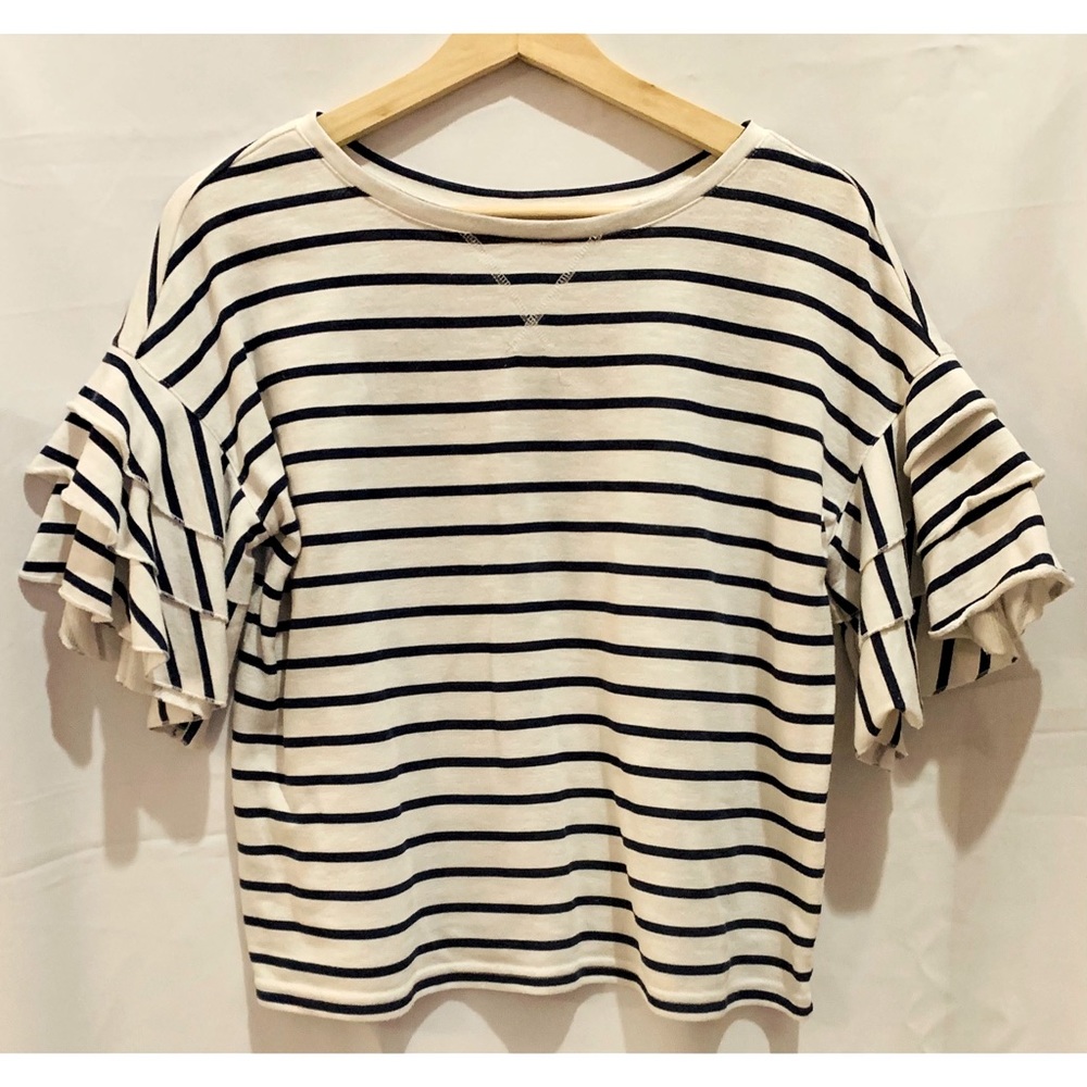 a.n.a super cute ruffled sleeve top